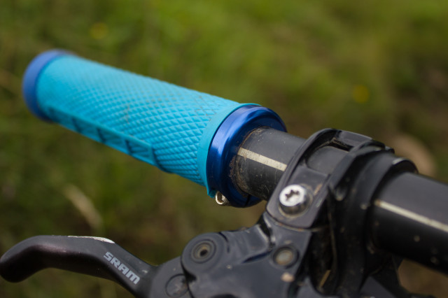 ODI Elite Flow Lock On Grips-6.jpg
