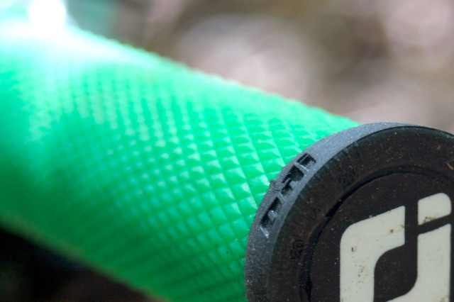 ODI-Elite-Motion-Lock-On-Grips-IMG_7133.jpg