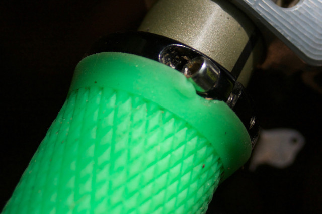 ODI-Elite-Motion-Lock-On-Grips-IMG_7136.jpg