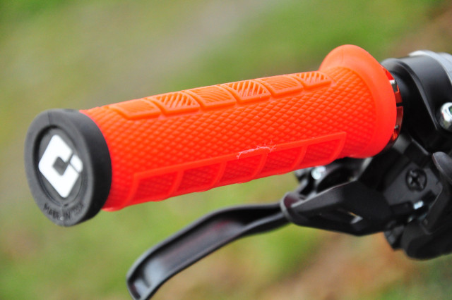 ODI-Elite-Pro-Lock-On-Grips-101.jpg