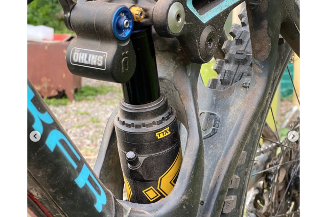 Ohlins TTX Shock.png