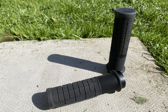 OneUp Thick grips 1.jpg