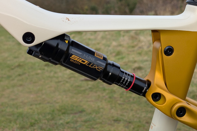 Orbea Oiz M21 shock 2.jpg