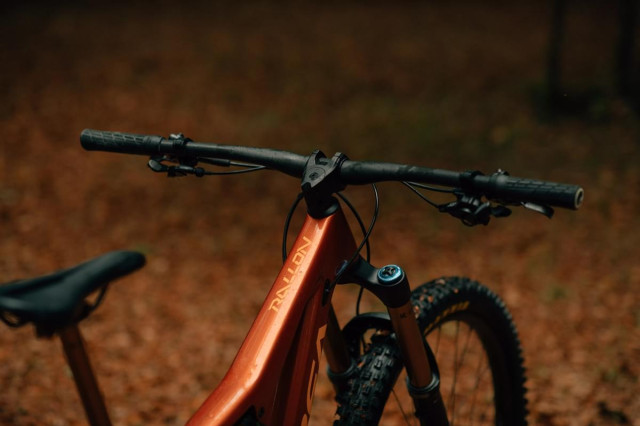 Orbea Rallon M Team 2024 - Medium1.jpg