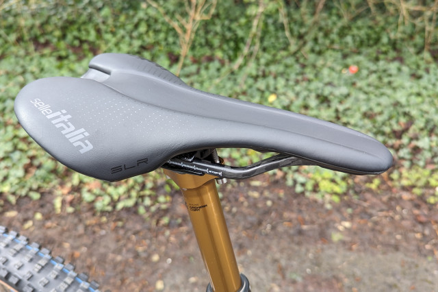Orbea_Oiz_M-Team_AXS_saddle.jpg