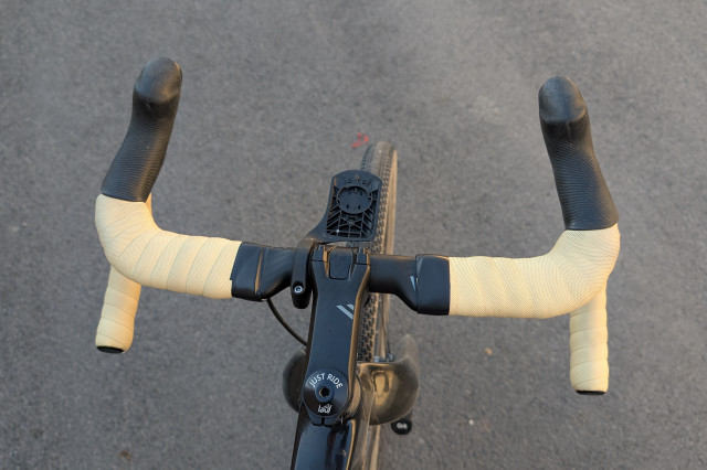 PRO Discover Aero Carbon handlebar fitted top.jpg