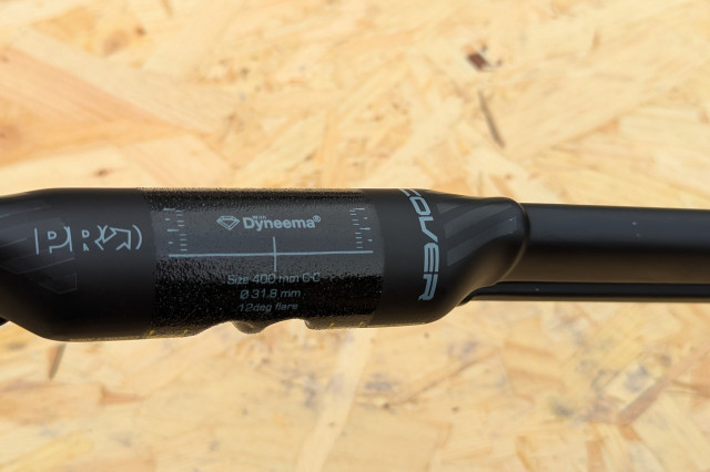 PRO Discover Aero Carbon handlebar front.jpg