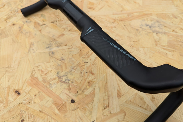 PRO Discover Aero Carbon handlebar side.jpg