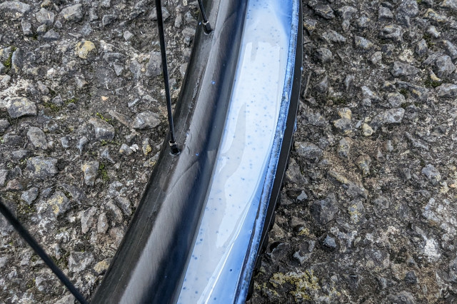 Peatys_Holeshot_Biofibre_sealant_inside.jpg