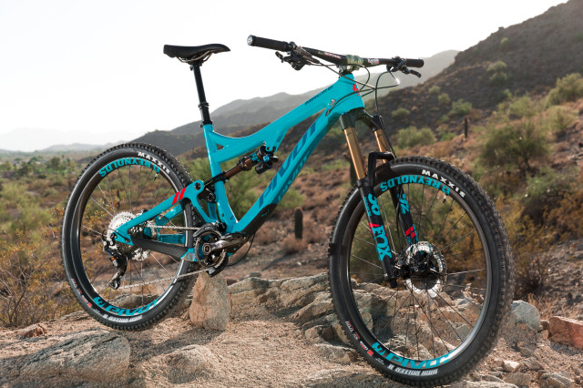 Pivot Factory Racing Team Mach 6 Carbon 2.jpg