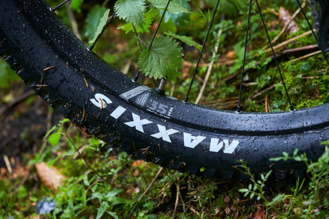 Pivot-Mach-5-5-Carbon-110.jpg