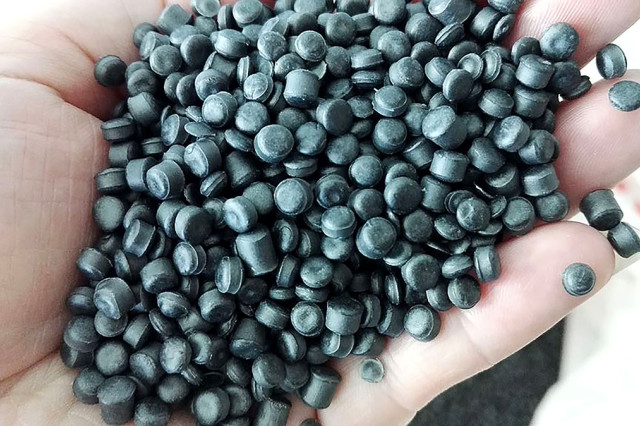 Plastic_pellets_for_injection_molding.jpg