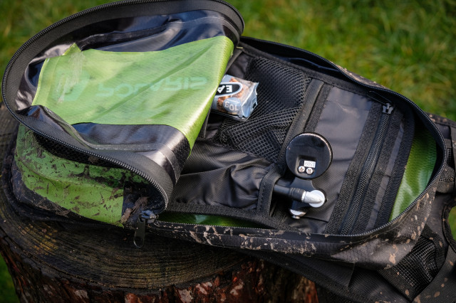 Polaris Bikewear Aquanought Hydration Waterproof backpack-9.jpg