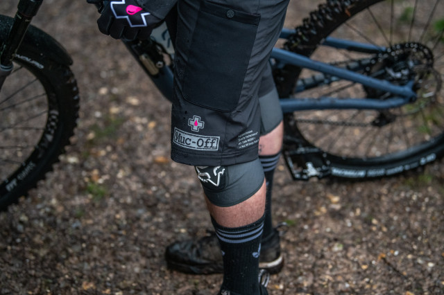 muc-off  shorts