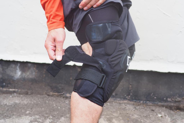 Race Face Roam Knee Pad Review 5.jpeg