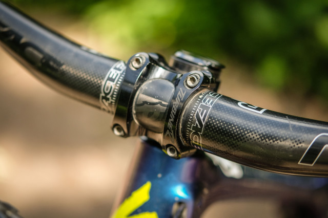 RaceFace Aeffect Next carbon 35mm stem and bars-4.jpg