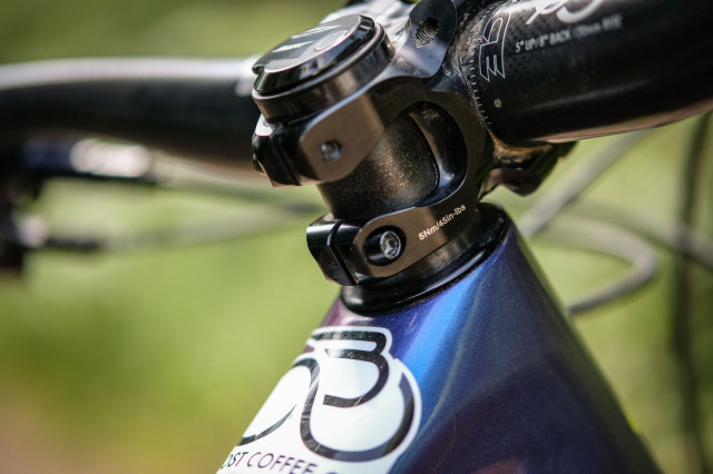 RaceFace Aeffect Next carbon 35mm stem and bars-6.jpg