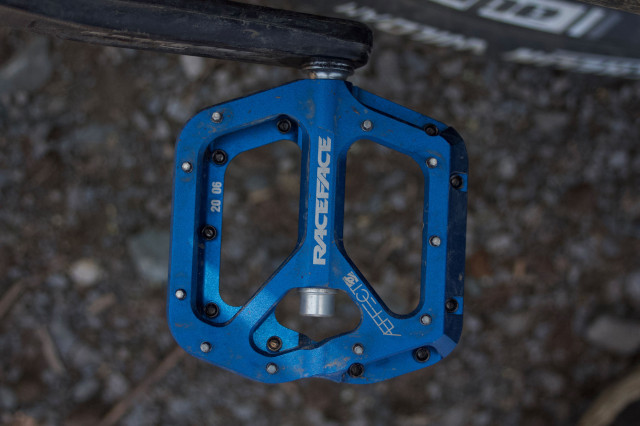 RaceFace Aeffect Flat Pedal 2020 Review 4.jpg