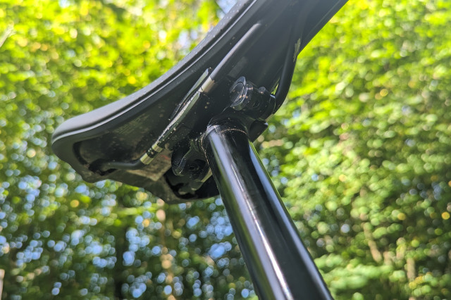 RaceFace_Turbine_R_dropper_seatpost_Clamp2.jpg