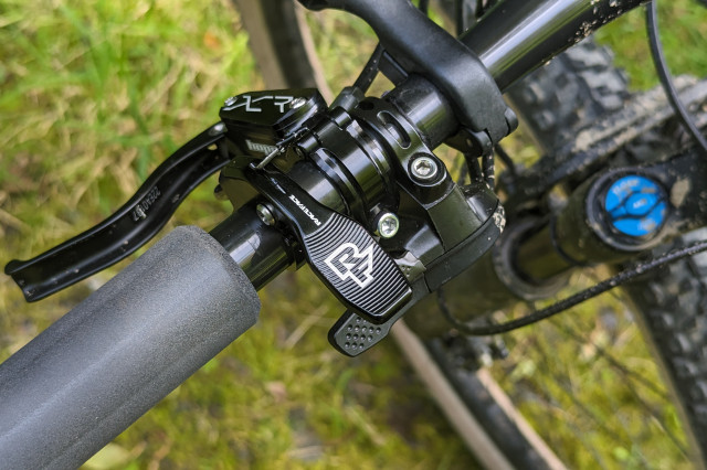 RaceFace_Turbine_R_dropper_seatpost_Lever.jpg