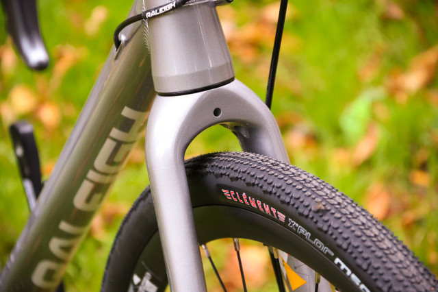 Raleigh Mustang Sport - fork clearance.jpg