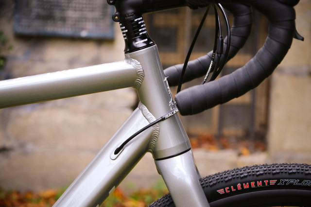 Raleigh Mustang Sport - head tube.jpg