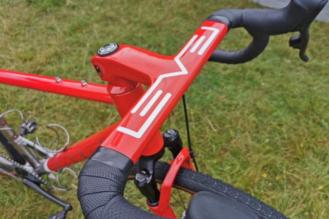 Ribble_Gravel_Ti_AXS_handlebar.jpg