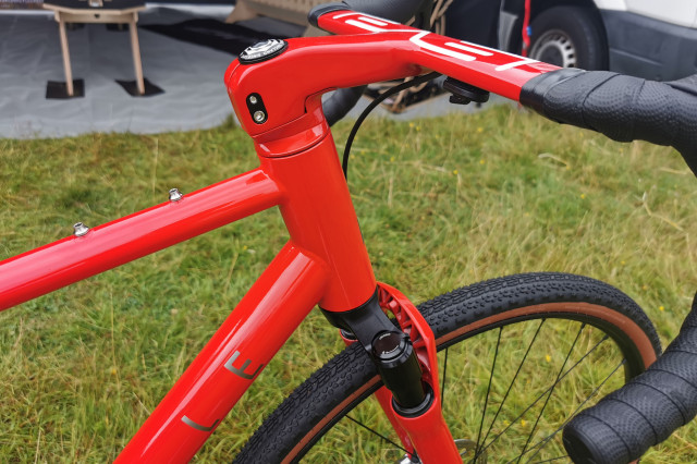 Ribble_Gravel_Ti_AXS_headtube.jpg