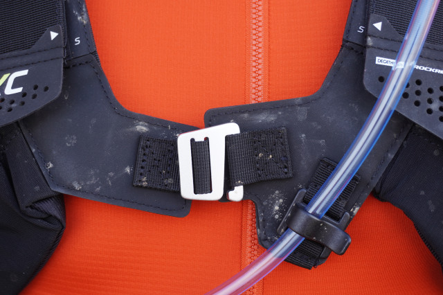 Rockrider_XC_Light_Hydration_Pack_attachment.JPG