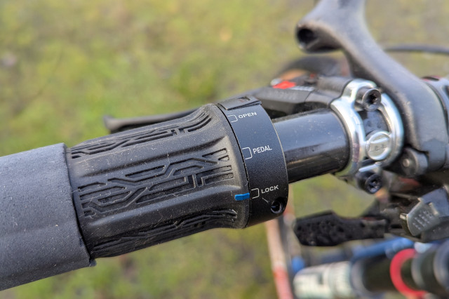 Rockshox SID SL Ultimate 3P fork lockout.jpg