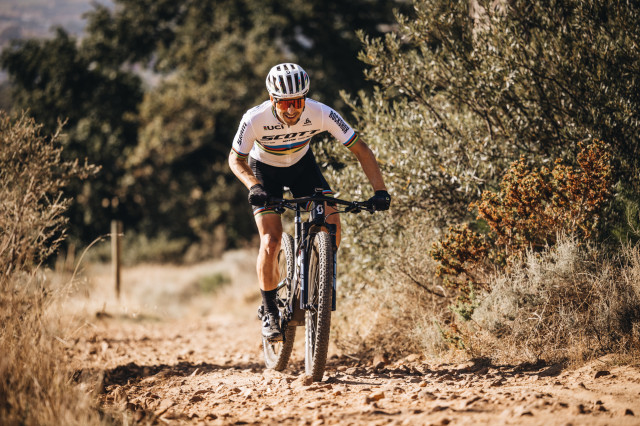 SCOTT-SRAM_TrainingCamp_Nino Schurter.JPG