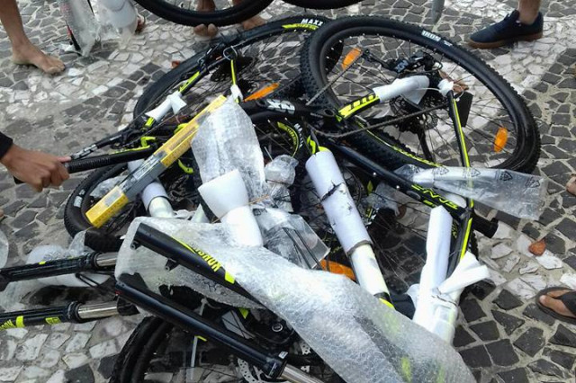 Scott bikes ship overboard 3