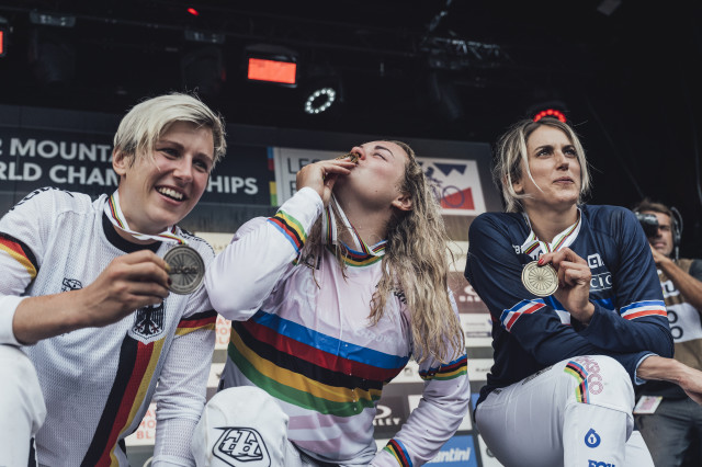 2022 UCI MTB World Championships Downhill, Valentina H&ouml;ll, podium