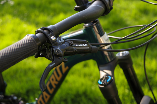 Santa Cruz Nomad R Alloy Detail Brakes-3.jpg