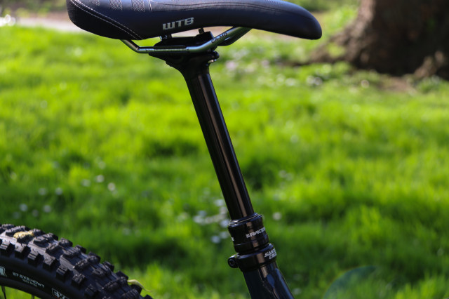 Santa Cruz Nomad R Alloy Detail Seat post-8.jpg