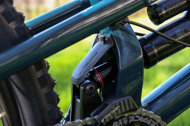 Santa Cruz Nomad R Alloy Detail Shock cover-6.jpg