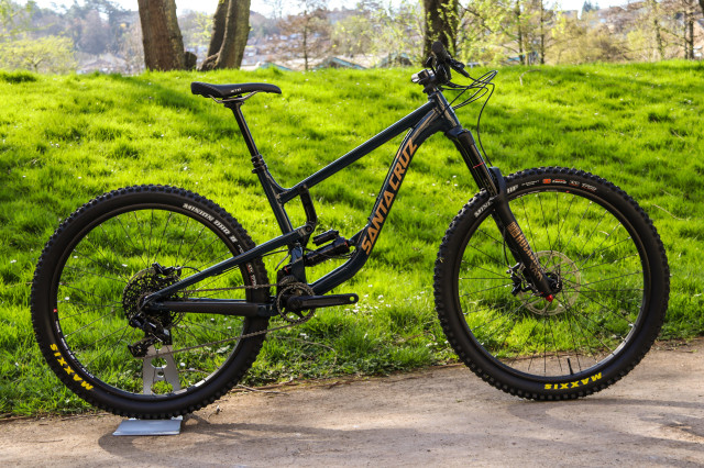 Santa Cruz Nomad R Alloy Detail Whole bike-10.jpg