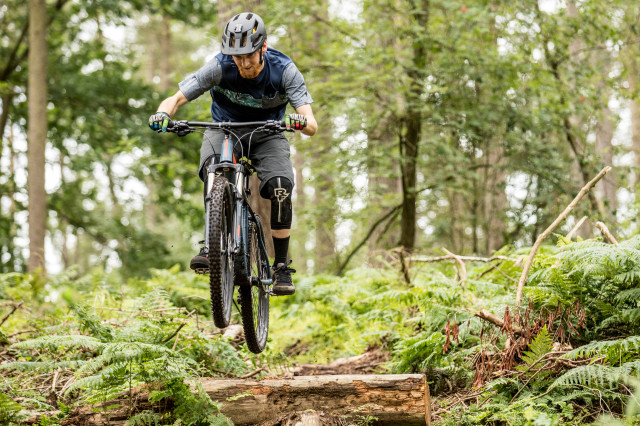 Saracen Mantra Riding_3.jpg