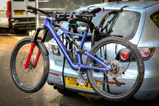 Saris Bones three bike rear trunk car rack-22.jpg