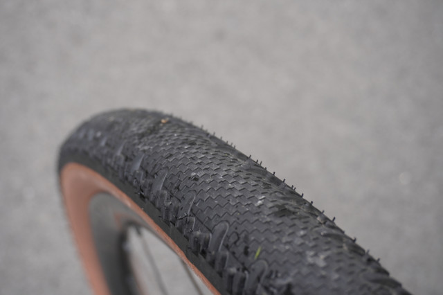 Schwalbe_G-One_RS_Tread.JPG