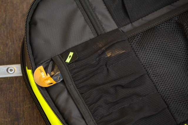 Scott Race Day 60 backpack - energy gels and bars pouches.jpg