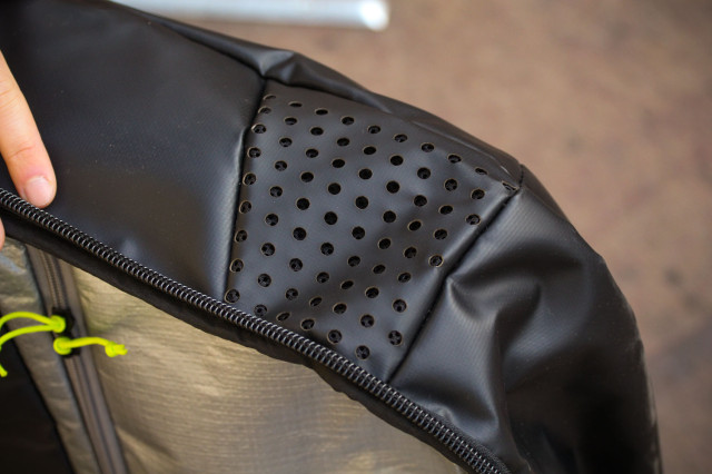 Scott Race Day 60 backpack - vented compartment.jpg