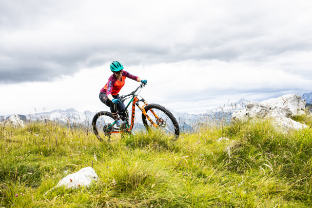 Shimano XTR M9100 Riding 2.jpg