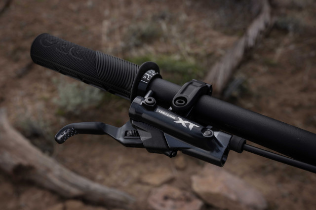 Shimano xt di2 brake lever.jpg