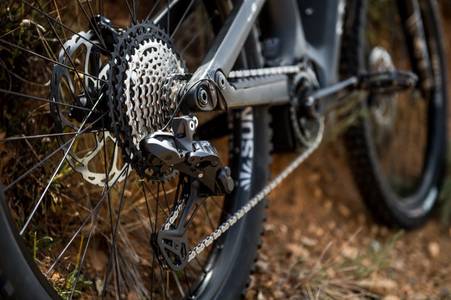 Shimano-EP8-2022-4653-Large.jpeg