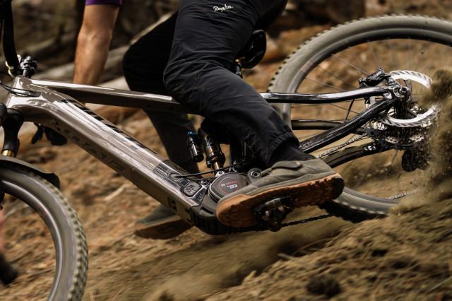 ShuttleAM-PivotCycles-006.jpg