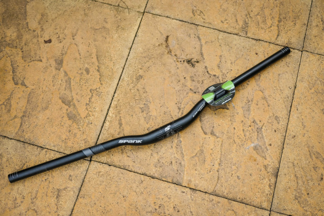 Spank Vibrocore oozy bars and stem-1.jpg