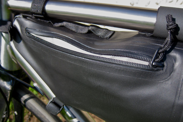 Specialized Burra Burra Framepack 8 - Left Pocket Open.jpg