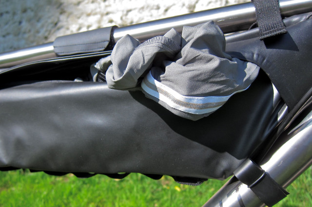 Specialized Burra Burra Framepack 8 - Main Pocket Stuff.jpg