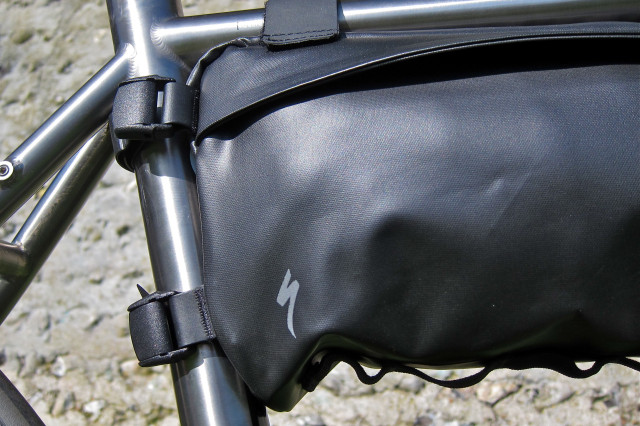 Specialized Burra Burra Framepack 8 - Rear Straps.jpg